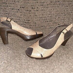 KARSTON (EMILIE KARSTON NOW)-Cracked Gold Leather Slingbacks-Sz 39-NWOB
